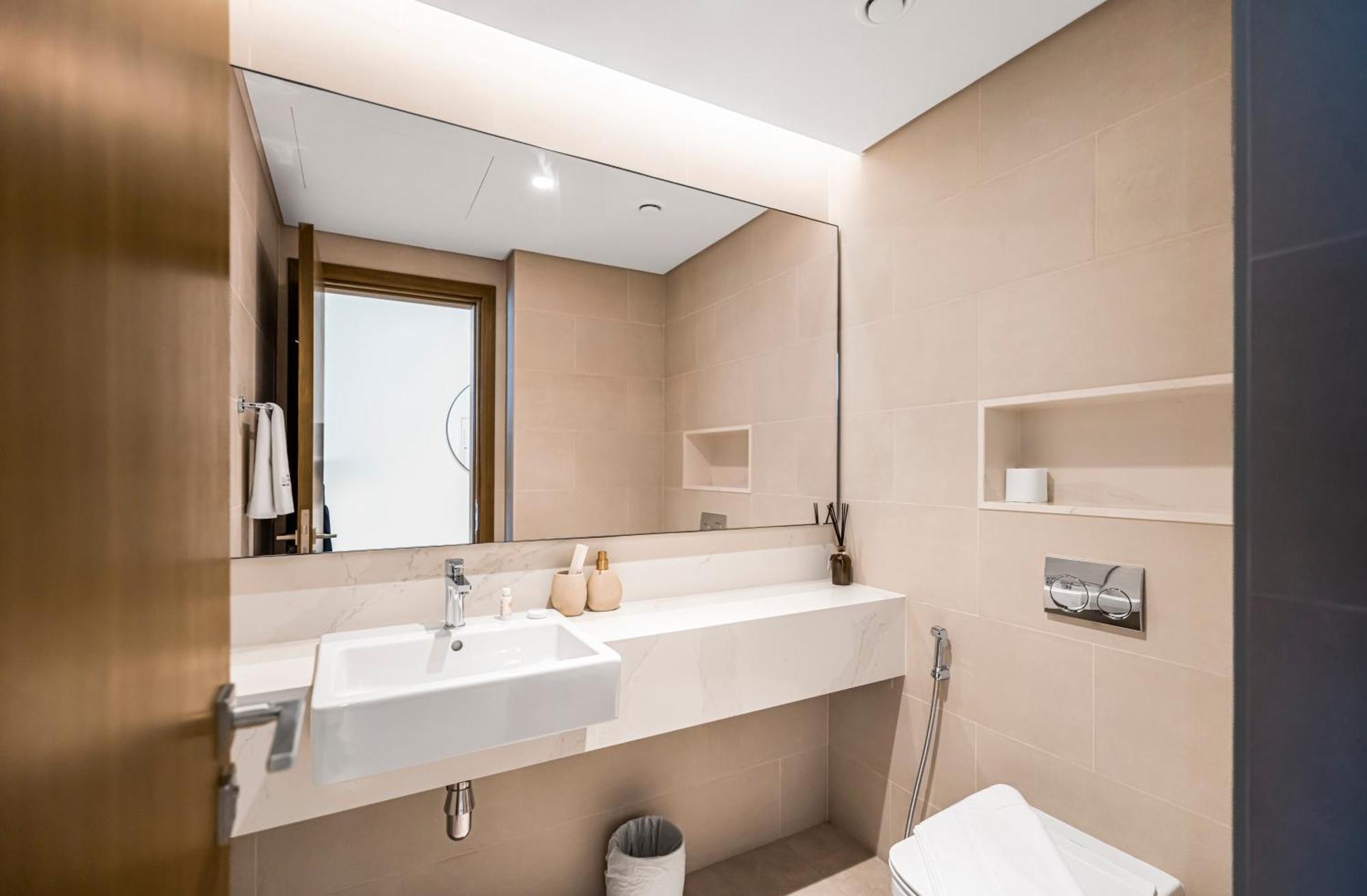 Apartment Escape24 - Brand New 2br In Canal Front Residences, Al Wasl Near Safa Park Dubai